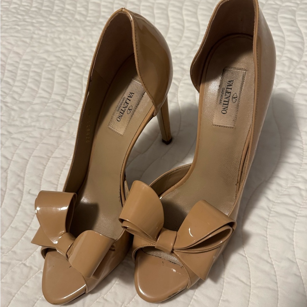 Valentino Nude Patent Leather Peep Toe Bow Heels Size 39